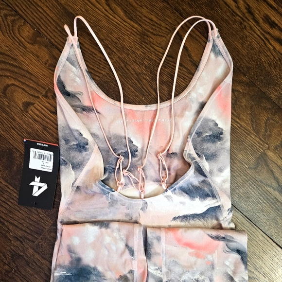 NWT FourLaps Elevate Onesie Size M in Pink Clouds ($128 MSRP) - Picture 9 of 9
